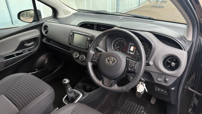 Toyota Yaris 1.5 VVT-i Icon Tech 5dr Petrol Hatchback